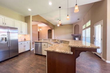 Photo 2 of 35 of 11904 Kenseth St, Bakersfield, CA