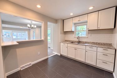 Photo 2 of 18 of 2224 Markese Ave, Lincoln Park, MI