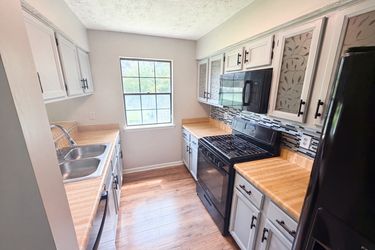 Photo 2 of 21 of 165 Splitwood Ln, Fairburn, GA