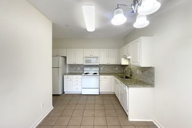 Photo 2 of 16 of 2501 Huntscroft Ln, Raleigh, NC