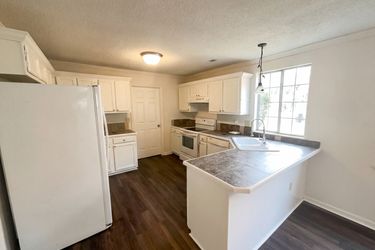 Photo 2 of 17 of 104 Nottingham Ct, Summerville, SC