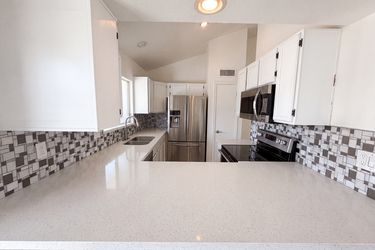 Photo 2 of 22 of 6915 W Cherry Hills Dr, Peoria, AZ