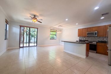Photo 2 of 30 of 4967 NW 59th St, Tamarac, FL