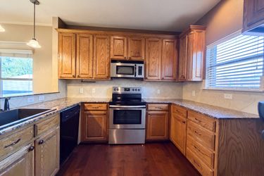 Photo 2 of 20 of 5107 Chesterfield Pl, Arlington, TX