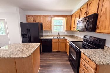 Photo 2 of 18 of 330 Harold Dr, Clarksville, TN