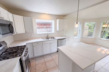 Photo 2 of 18 of 18614 Twigsworth Ln, Humble, TX