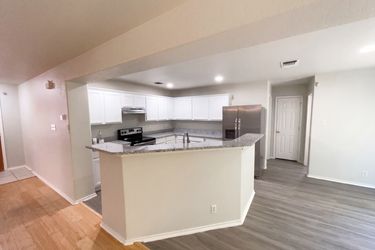 Photo 2 of 24 of 10155 Cedarcliff, San Antonio, TX