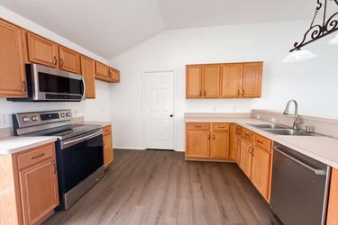 Photo 2 of 31 of 1033 Olivewood Ln, Fort Worth, TX