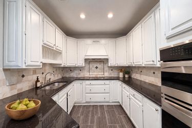 Photo 2 of 27 of 7707 Windmere Ct, Irving, TX