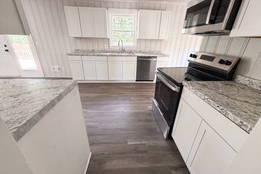 Photo 2 of 27 of 1425 Hollyberry Ln, West Columbia, SC
