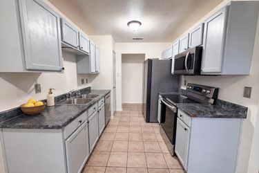 Photo 2 of 17 of 2708 Timberline Dr, Killeen, TX