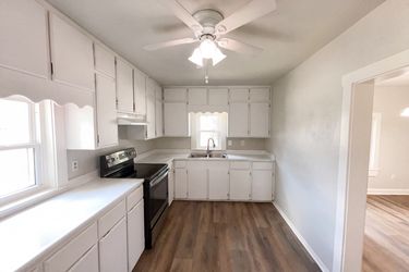 Photo 2 of 17 of 725 Kelly St, Poteet, TX