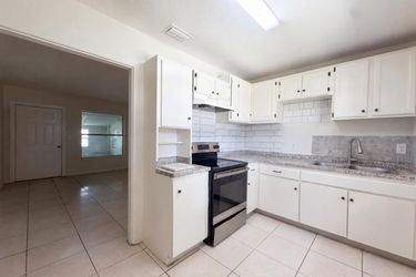 Photo 2 of 22 of 7916 Endive Ave, Tampa, FL