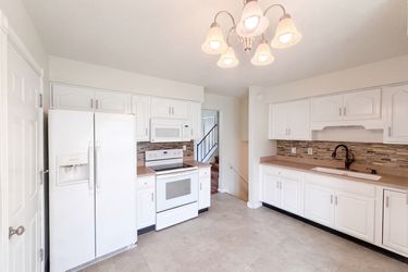 Photo 2 of 20 of 7533 Ardwell Dr, Indianapolis, IN