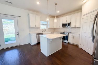 Photo 2 of 44 of 2714 Green Ash Ln, Knoxville, TN