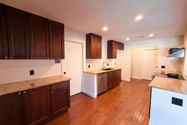 Photo 2 of 19 of 512 W Jefferson St, Wylie, TX