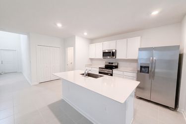 Photo 2 of 23 of 5420 Meadow Walk Dr, Davenport, FL