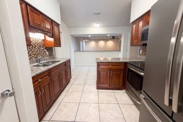 Photo 2 of 22 of 841 Chalmet Ln, Jacksonville, FL