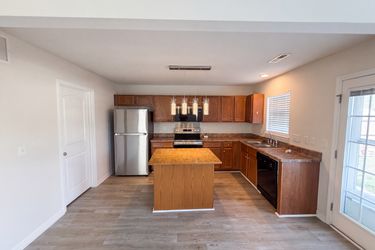 Photo 2 of 20 of 4824 Yellow Locust Dr, Browns Summit, NC