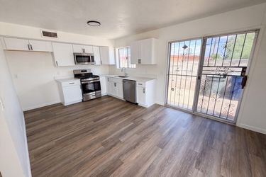 Photo 2 of 15 of 402 W District St, Tucson, AZ