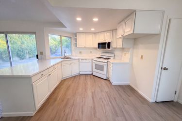 Photo 2 of 28 of 9149 Starina Way, Sacramento, CA