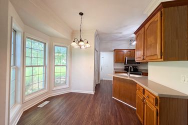 Photo 2 of 28 of 2120 Spring Lake Dr, Spring Hill, TN