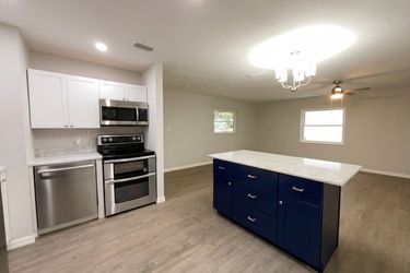 Photo 2 of 21 of 806 Wedgewood Dr, Mount Dora, FL