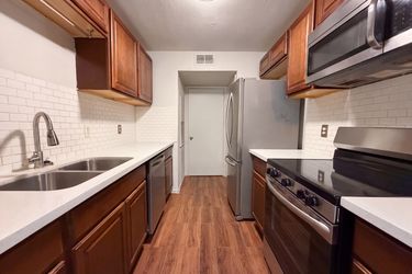 Photo 2 of 16 of 6606 De Moss Dr, Houston, TX