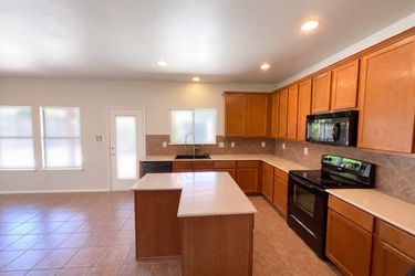 Photo 2 of 24 of 137 Deerwood Oaks, Boerne, TX