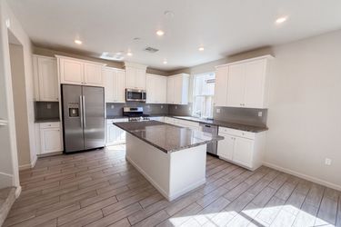 Photo 2 of 25 of 1687 Pena Ln, Woodland, CA