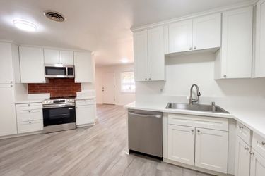 Photo 2 of 20 of 3008 Lerwick Rd, Sacramento, CA