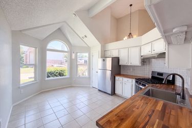 Photo 2 of 25 of 713 Lake Bluff Dr, Flower Mound, TX