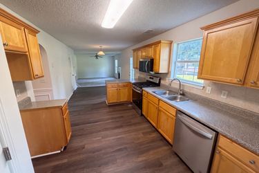 Photo 2 of 26 of 7425 Bodnant Dr, Fairburn, GA