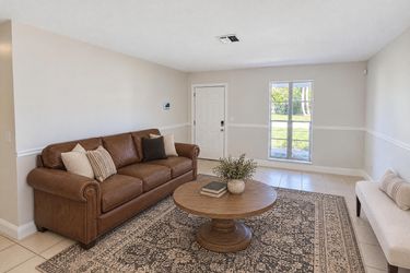Photo 2 of 18 of 154 SE Soneto Ct, Port Saint Lucie, FL