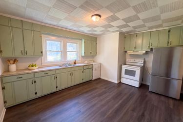Photo 2 of 22 of 3511 Helmstetler Rd, Lexington, NC