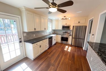 Photo 2 of 31 of 7700 Meadowdale Ln, Charlotte, NC
