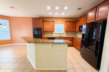 Photo 2 of 24 of 6206 Suellen Ln, Killeen, TX