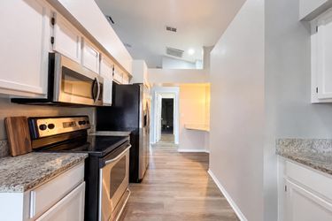 Photo 2 of 41 of 9703 Glenpointe Dr, Riverview, FL