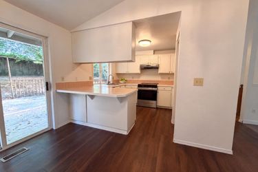 Photo 2 of 16 of 845 SE 8th St, Gresham, OR
