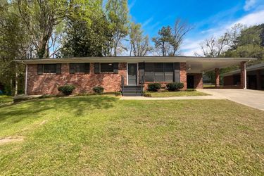 Exterior photo of 2855 Jerome Rd