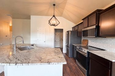 Photo 2 of 16 of 1023 Roanoke Dr, Temple, TX