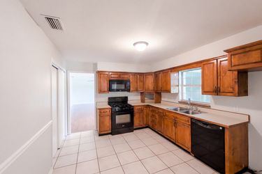 Photo 2 of 28 of 1310 SE 38th Ct, Ocala, FL