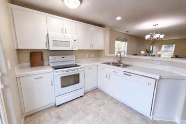 Photo 2 of 18 of 571 SW 207th Ave, Beaverton, OR