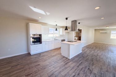 Photo 2 of 19 of 14100 Nightshade Rd, Apple Valley, CA