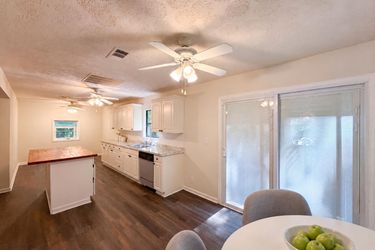 Photo 2 of 25 of 3808 Shane Ct, Ellenwood, GA