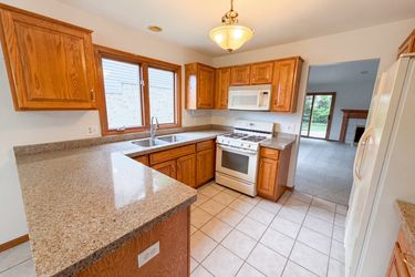 Photo 2 of 24 of 52186 Jacqueline Ct, Macomb, MI