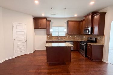 Photo 2 of 27 of 2769 Trebek Ct, McDonough, GA