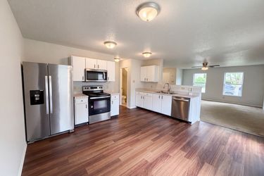 Photo 2 of 17 of 925 Harbon Dr, Franklin, IN