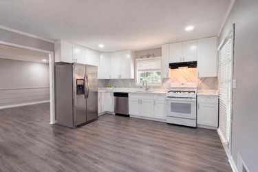Photo 2 of 17 of 368 Nottingham Way SW, Marietta, GA