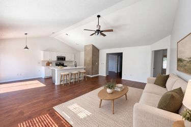 Photo 2 of 20 of 5138 Thornton Dr, Summerville, SC